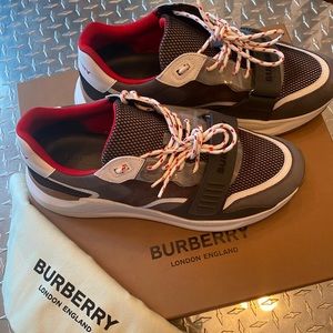 Authentic Burberry Ramsey Sneakers 42.5